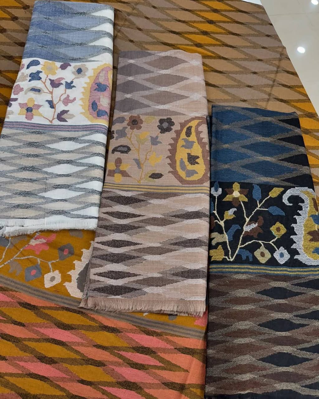 Premium Quality ultra Fine 120 Count ikkat Design Kani weaving palla Stoles