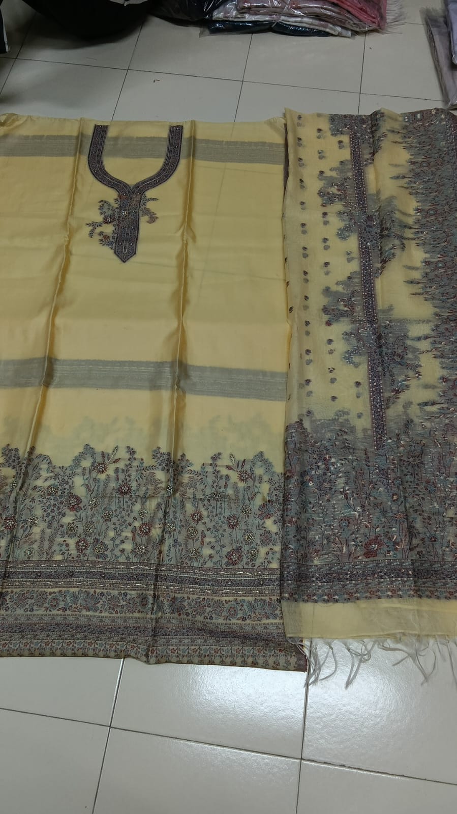 Pure paper silk suits with outline handwork