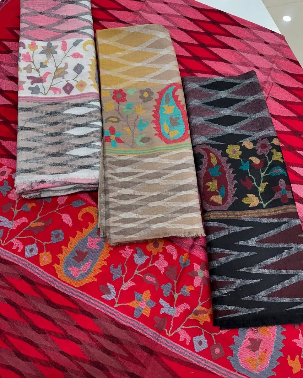 Premium Quality ultra Fine 120 Count ikkat Design Kani weaving palla Stoles